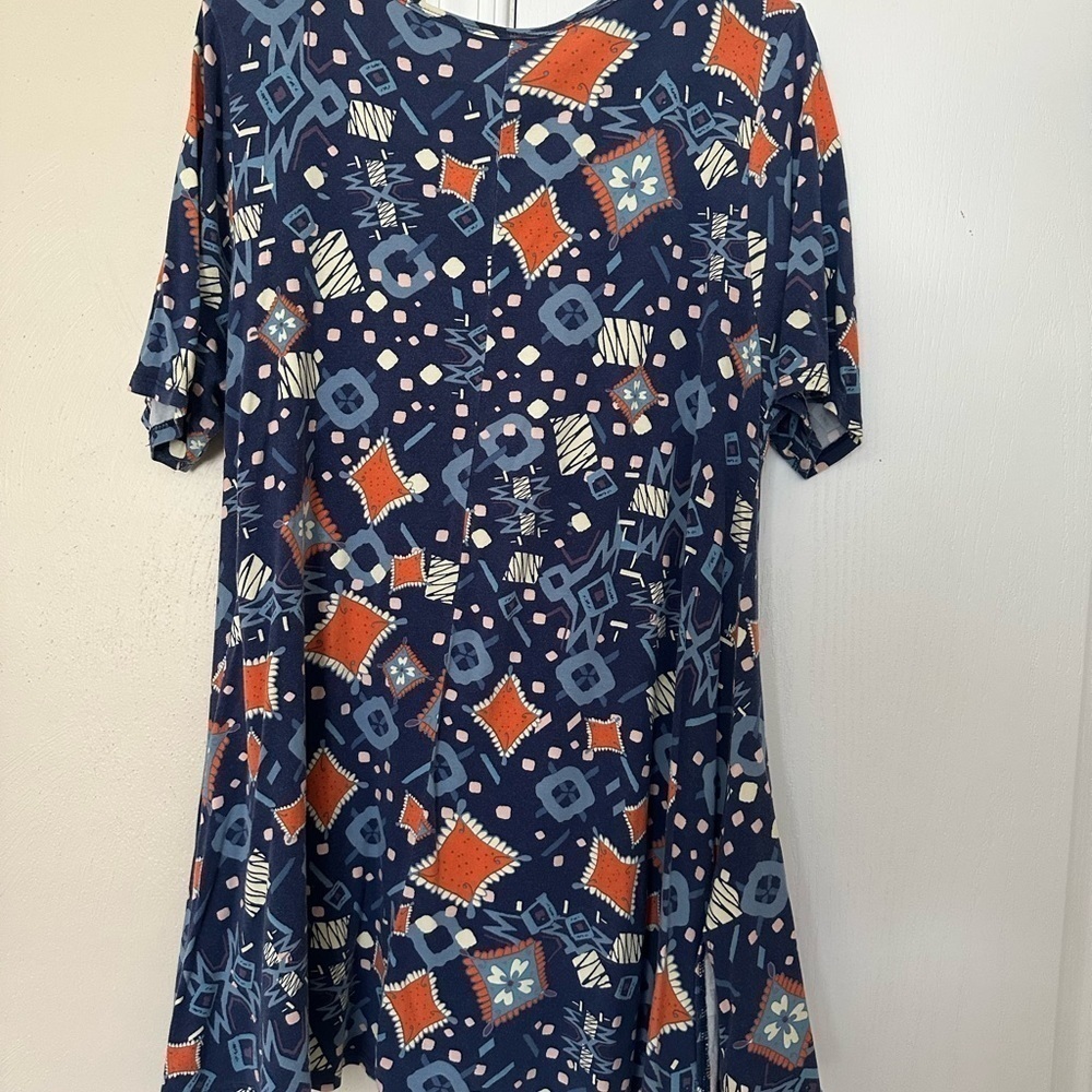 LulaRoe Perfect T - Picture 4 of 5